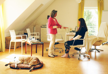 Aurachirurgie Behandlungszimmer